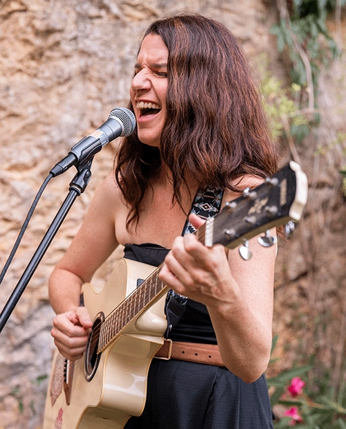 Marielle AGOSTO_Chanteuse musicienne Angouleme Poitiers Mariage