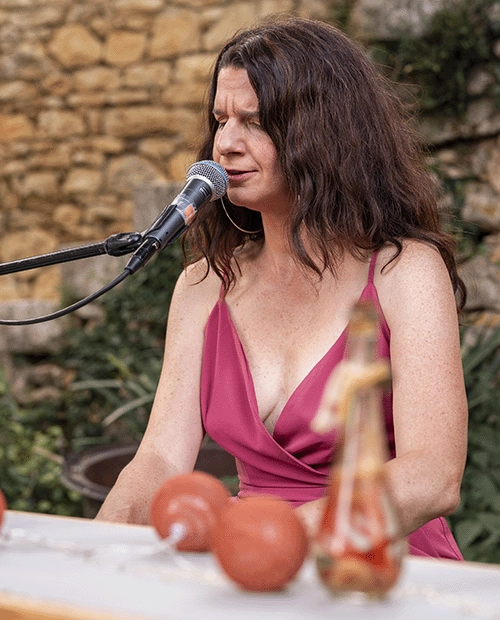 Marielle AGOSTO_Chanteuse musicienne